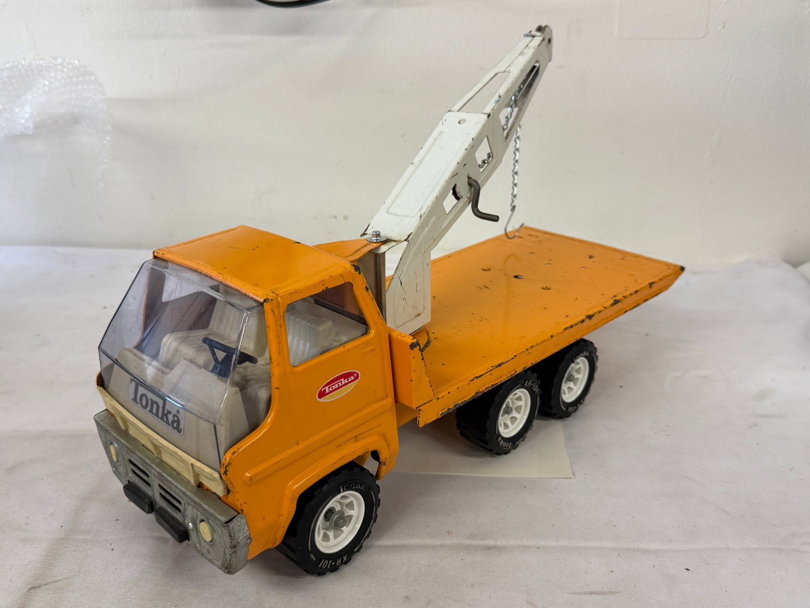 Tonka Vintage Orange Metal Flatbed Tow Crane Truck Toy with Hook & Chain (1 of 3)