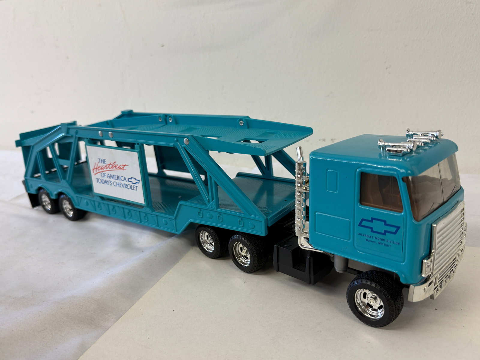 Nylint Chevrolet Motor Division Heartbeat of America Car Hauler Toy Truck: Nylint Chevrolet Motor Division Heartbeat of America Car Hauler Toy Truck
