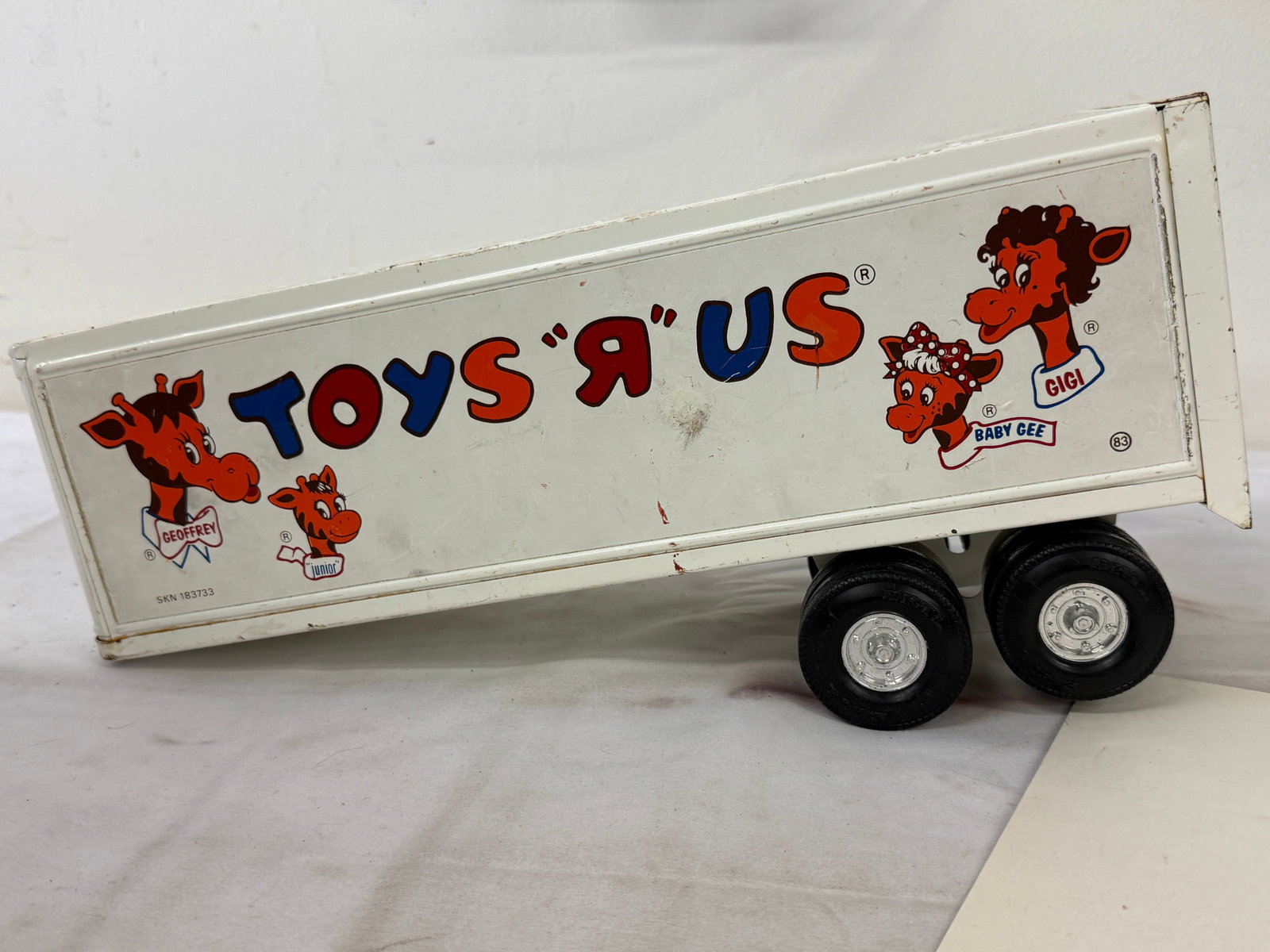 Toys R Us Geoffrey Giraffe Irwin Pressed Steel Semi Trailer Toy 1983 (1 of 4)