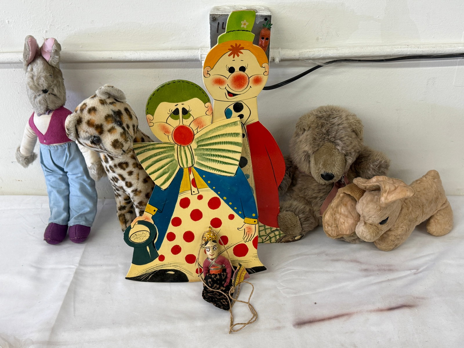 Vintage Mixed Toy Lot: Clown Wooden Figure, Steiff Leopard, Plush Animals & Puppet (1 of 3)