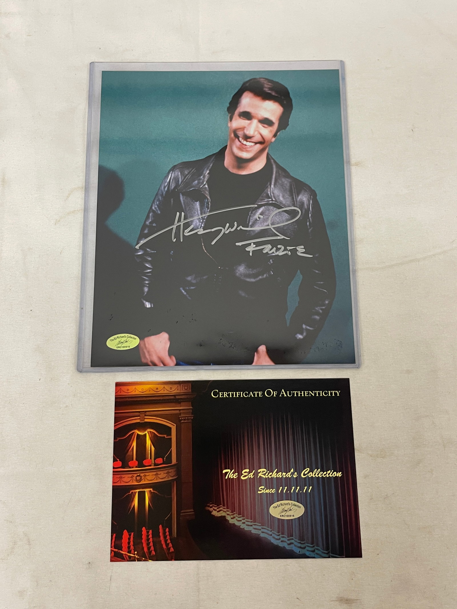 Henry Winkler 'Fonzie' Happy Days Signed 8x10 Photo with COA: Henry Winkler 'Fonzie' Happy Days Signed 8x10 Photo with COA