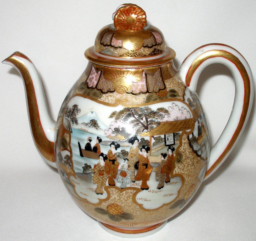 Japanese Satsuma Tea Pot: Japanese Satsuma Tea Pot, h = 19 cm