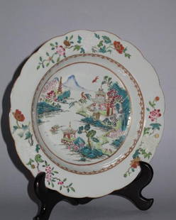 CHINESE PORCELAIN PLATE 18TH CENTURY QIANLONG: Beautiful CHINESE PORCELAIN PLATE 18TH CENTURY QIANLONG Decorated with landscapes, ideal for collection\r\n\r\nDim: 23 cm diameter x3,