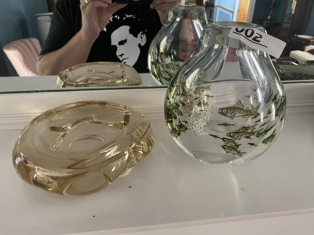 2 Pcs MCM Glass - Orrefors Fish by Edward Hald: PLUS an unmarked pieces. Free pickup or we'll carefully transport to the shipper for a $3 fee. They will call you to make shipping arrangements.