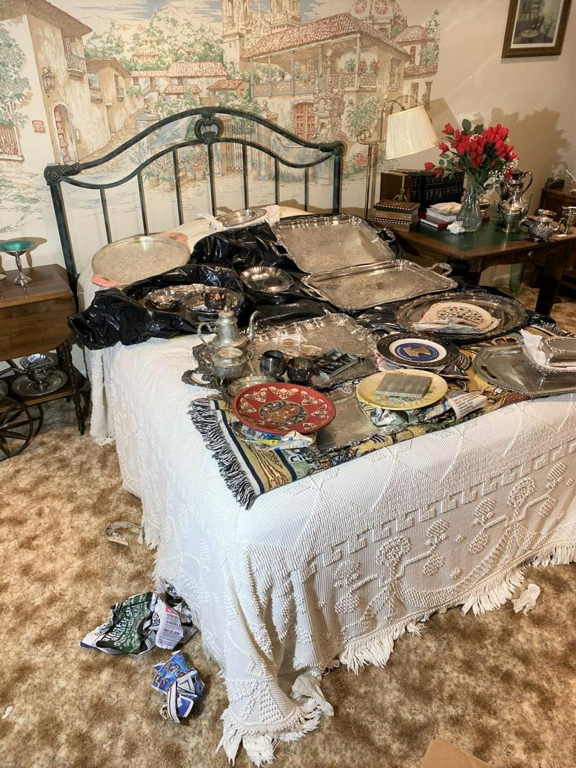 Queen sized bed and headboard: Shipping not available. You must pick up on the pickup day(s) or forfeit your purchase. Thank you!