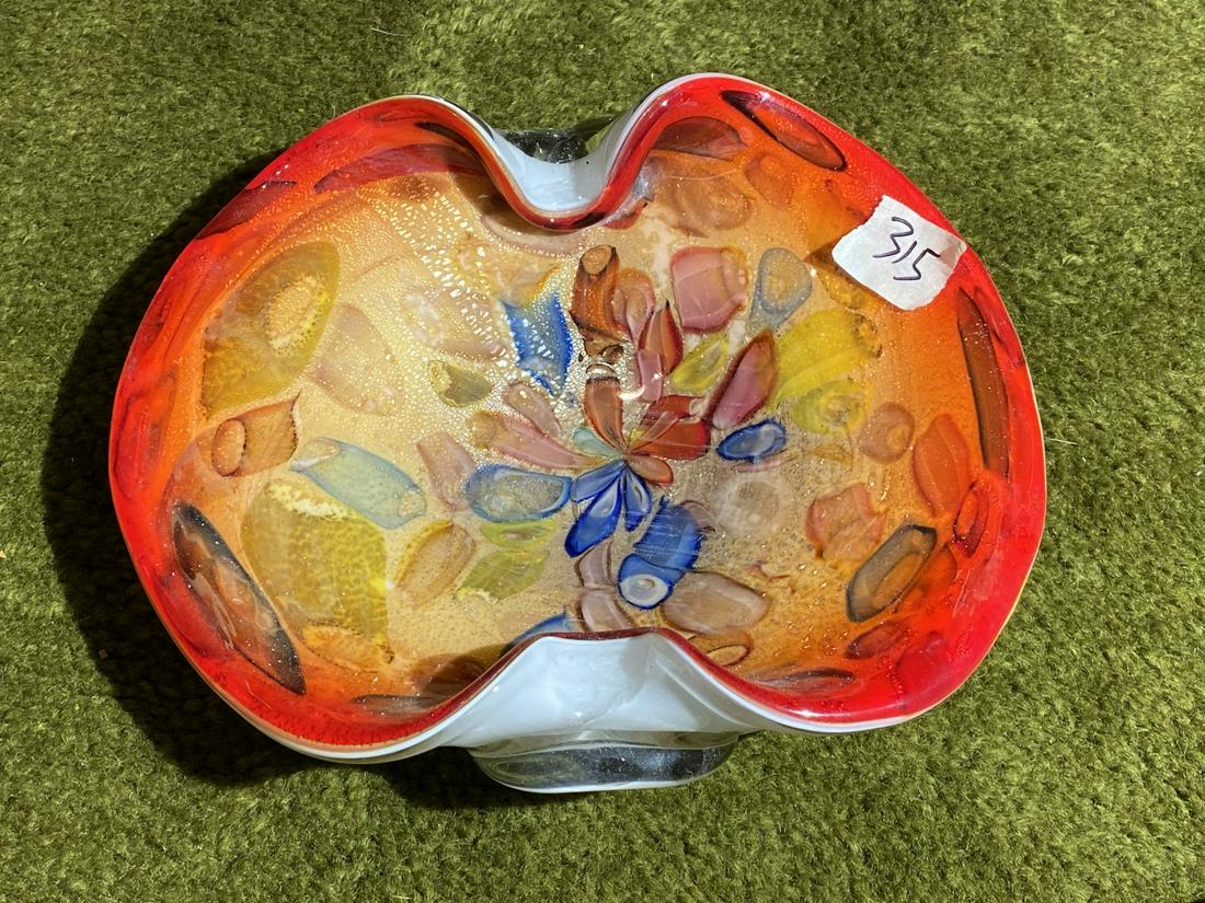 Unusual vintage Murano glass ashtray: 9" wide. Free pickup or we'll carefully transport to the shipper for a $3 fee. They will call you to make shipping arrangements.