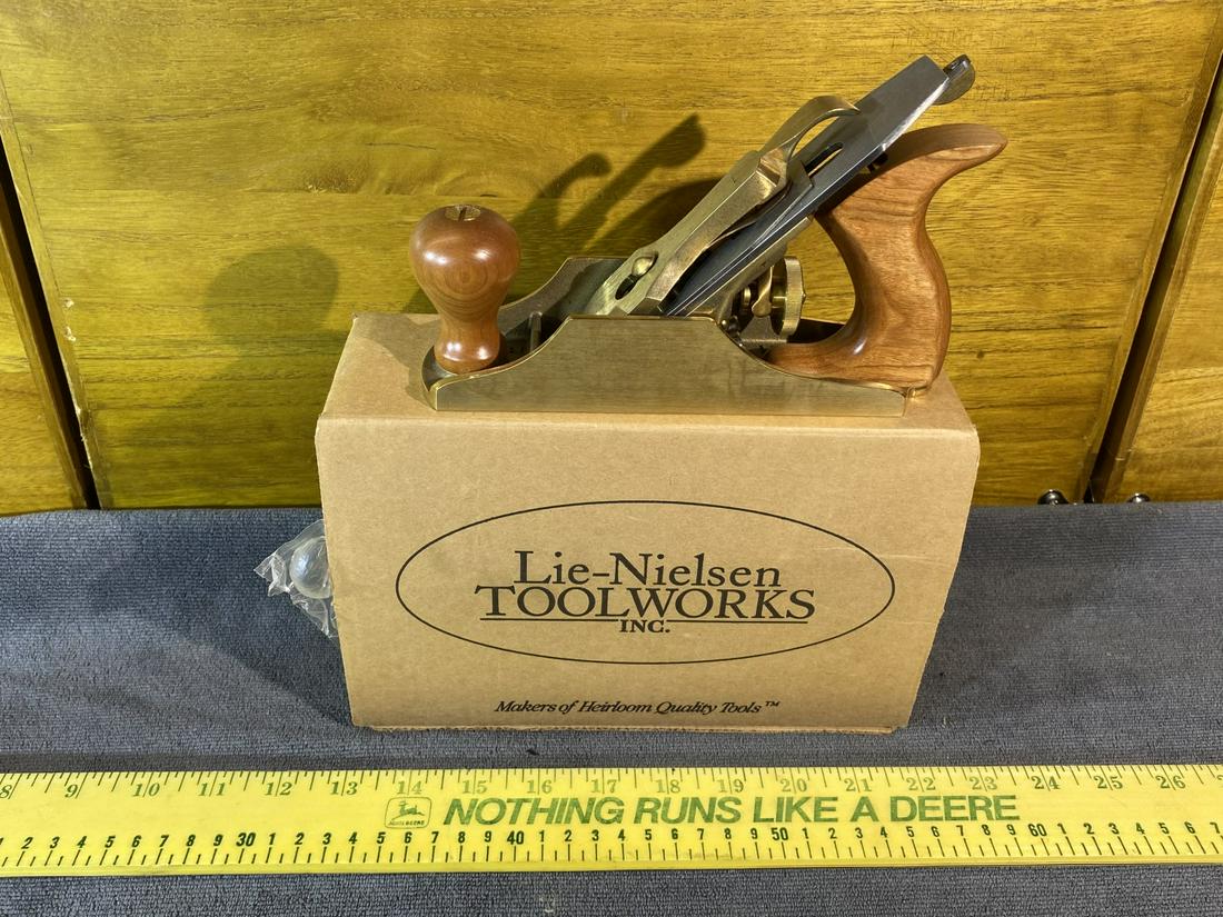 Vintage Lie-Nielsen Woodworking Block Plane No. 2: Looks unused. Bronze No. 2. Very nice. With box. Free pickup or we'll drop with our shipper for a $3 fee.
