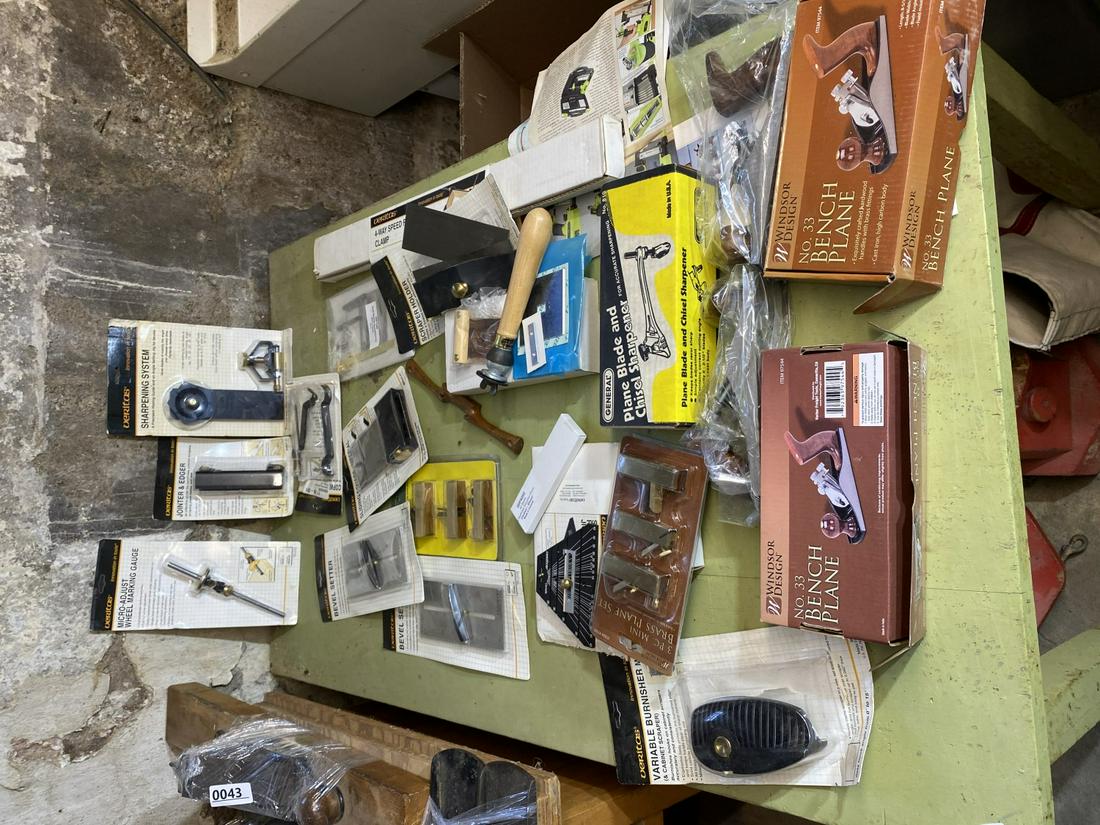 Table lot of high end tools and accessories - Veritas,: Windsor Design Bench Planes in boxes, Windsor miniature planes PLUS assorted Made in Canada Veritas tools and accessories. Free pickup or we'll drop with our shipper for a $3 fee.