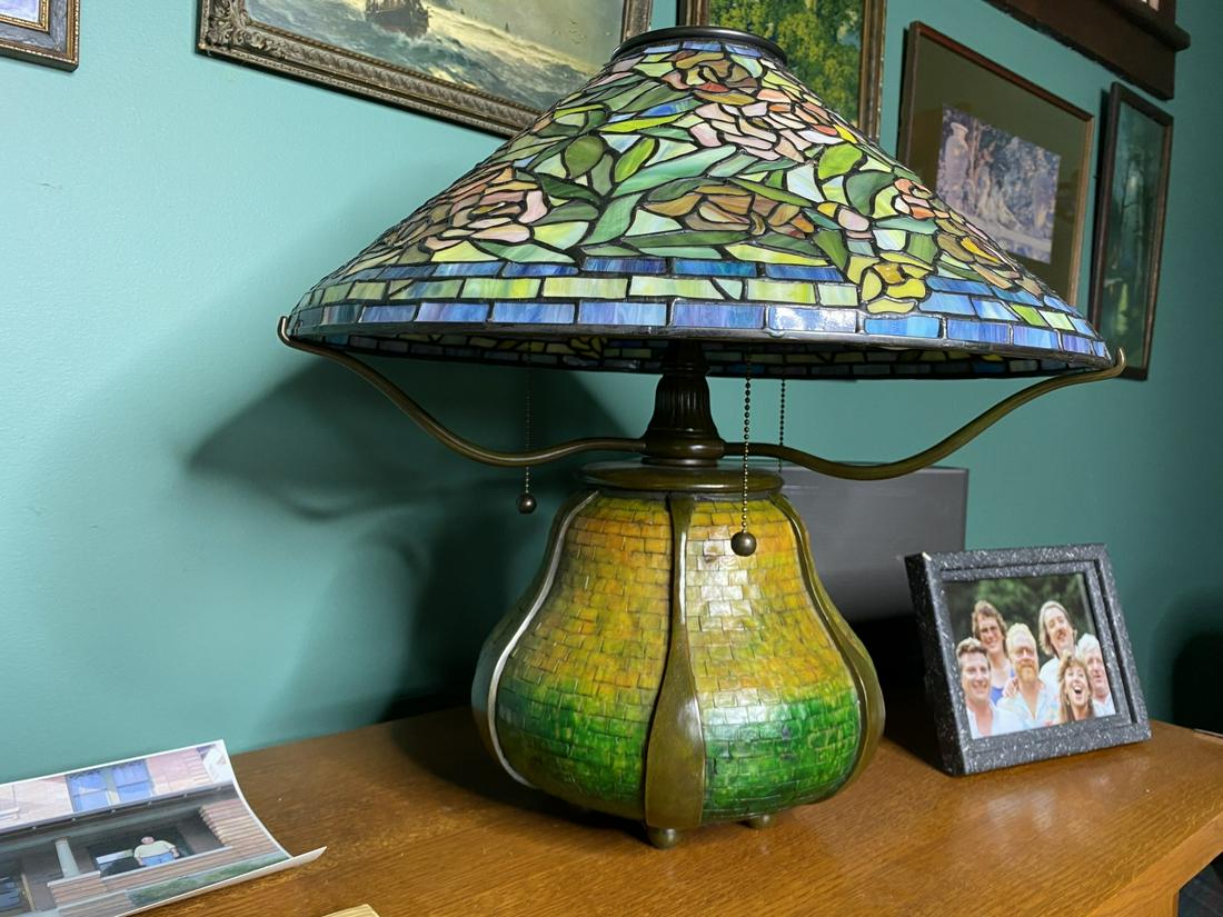 Quoizel Arts Crafts Tiffany Style Stained Glass Lamp