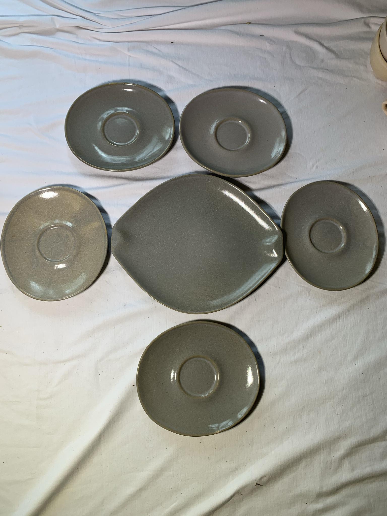 6 Pieces of Vintage Mid-century Modern Raymor Roseville: Designed by Ben Seibel. Free pickup or we'll drop at our shipper for a $10 fee.