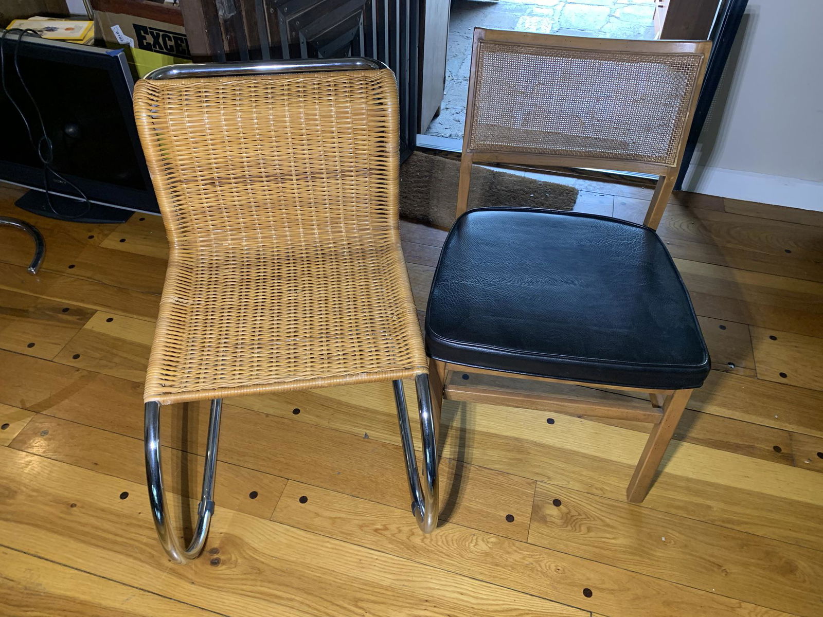 2 Mid-century Chairs (1 of 7)