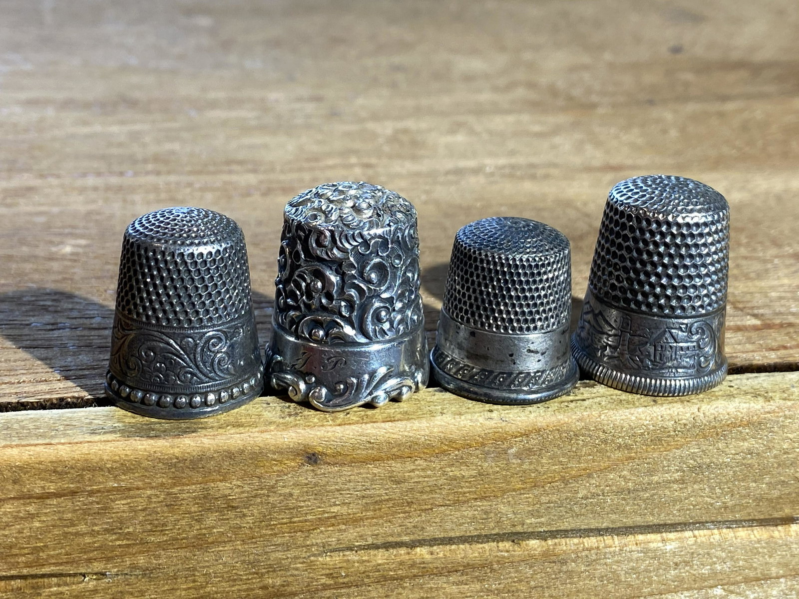 Group of 4 antique sterling silver sewing thimbles (1 of 2)