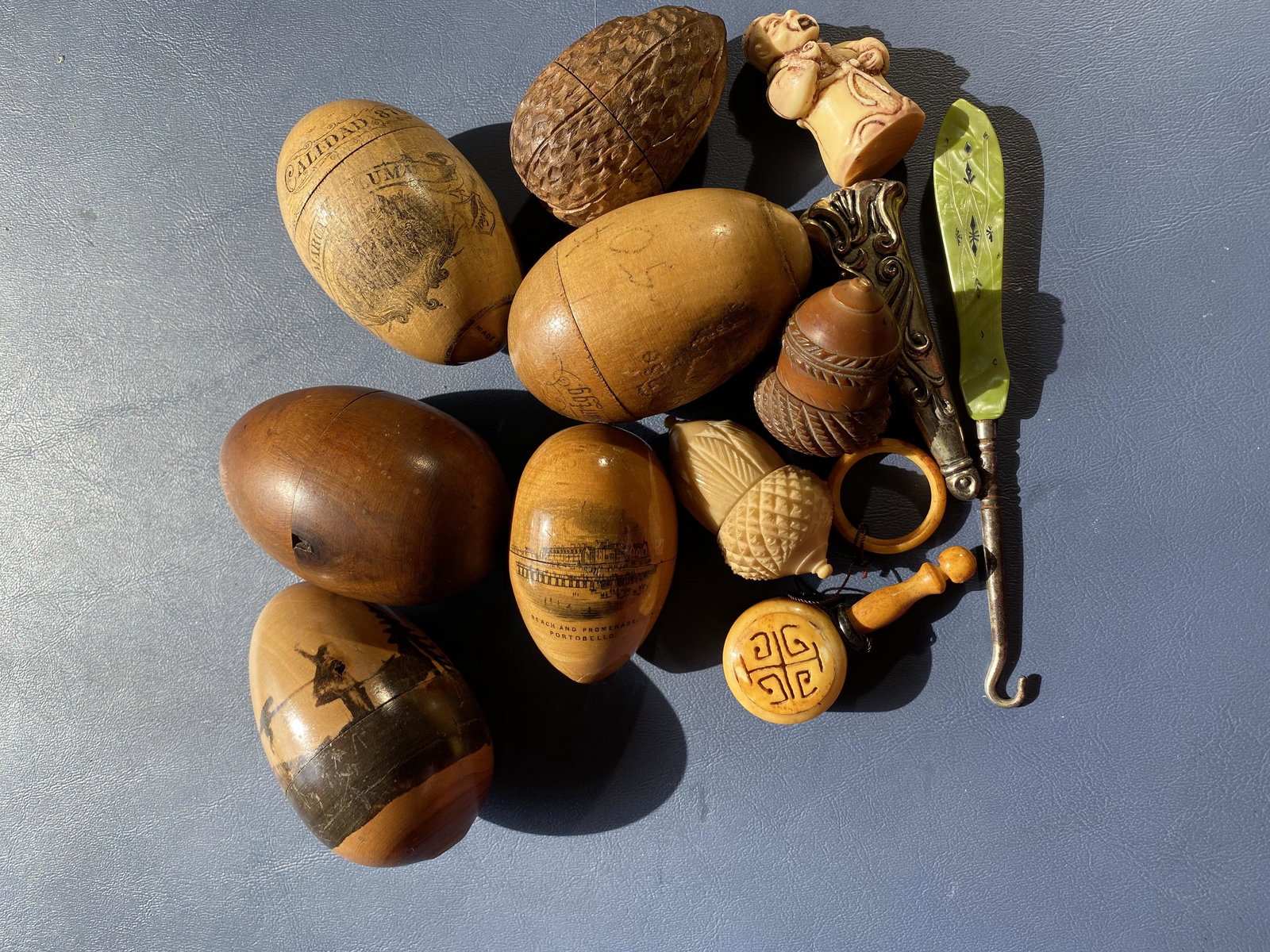 Group lot of sewing eggs, needle cases and other early (1 of 20)