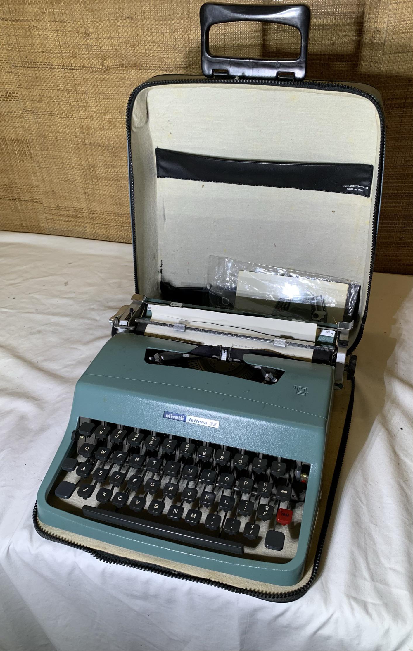 Olivetti Lettera 32 Typewriter.: Olivetti Lettera 32 Typewriter. Free pickup or we will drop at the shipper for a $3 fee.