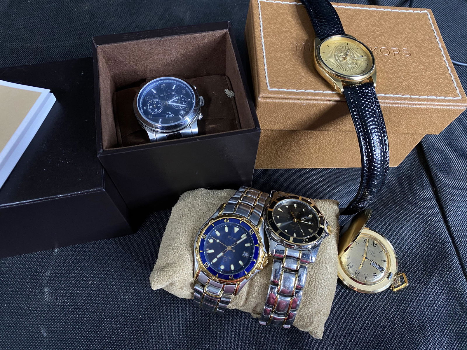 Group lot of men's watches.: Group lot of men's watches. Includes Michael Kors, Bulova. SHP3