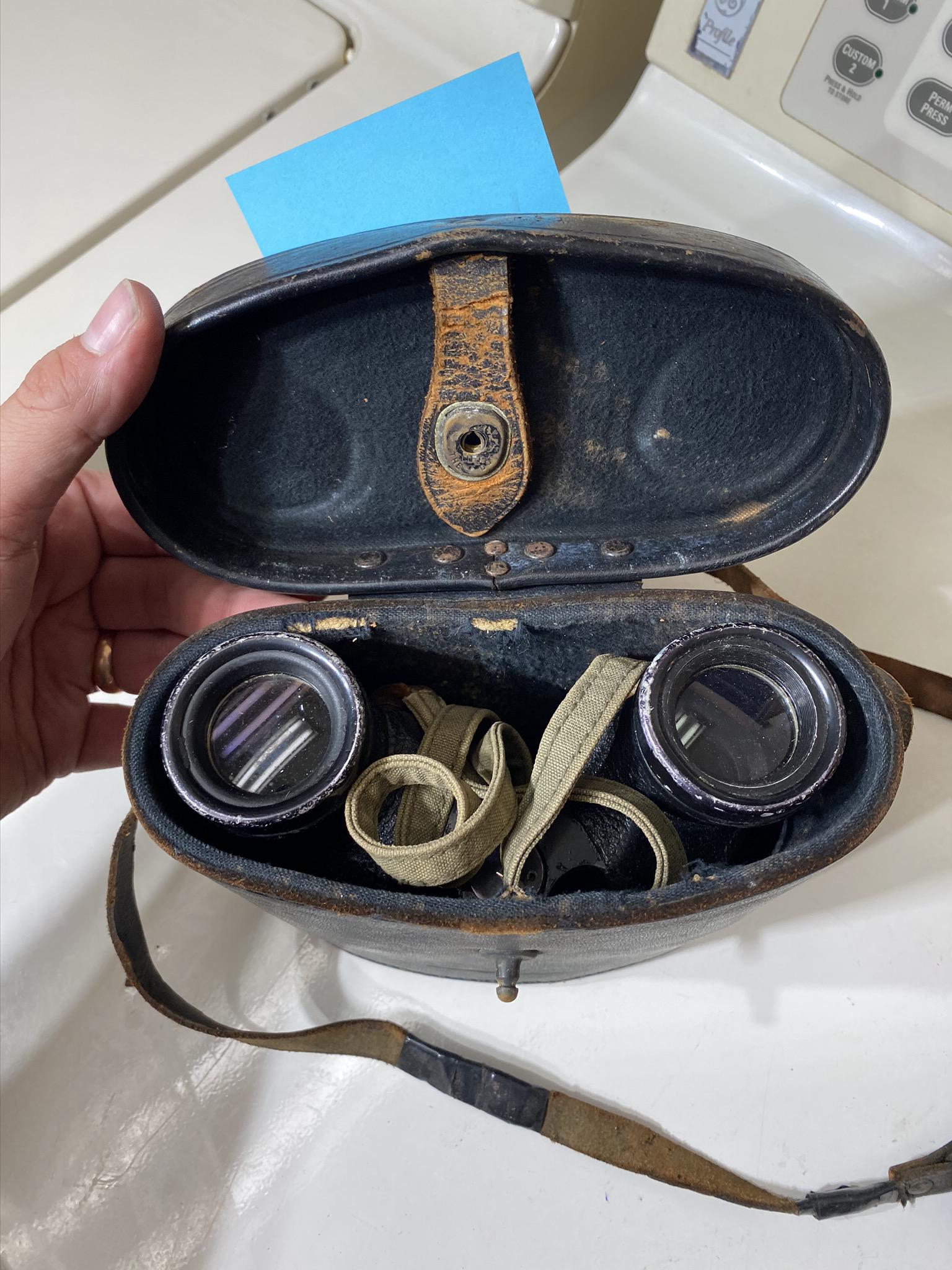 Pair of WWII Vintage Navy Binoculars in Case. (1 of 7)