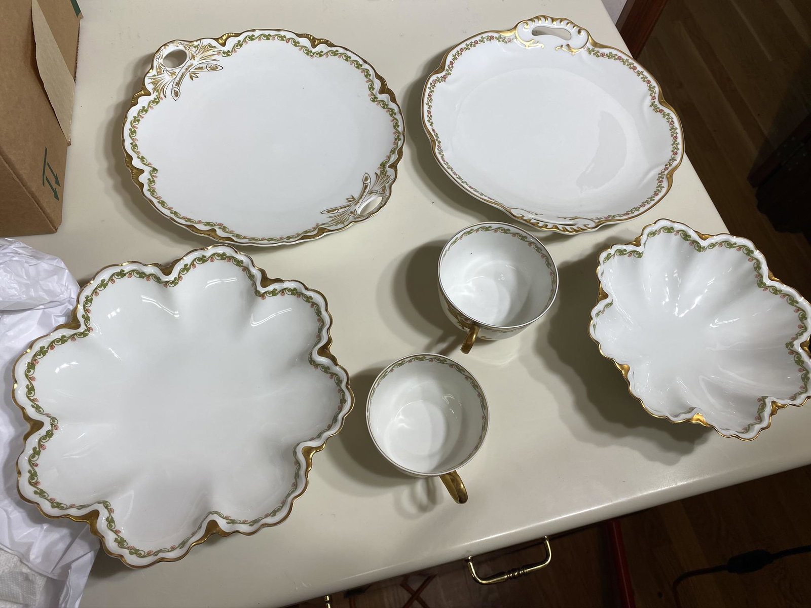 Very Large Lot of Haviland Limoges China. (1 of 16)