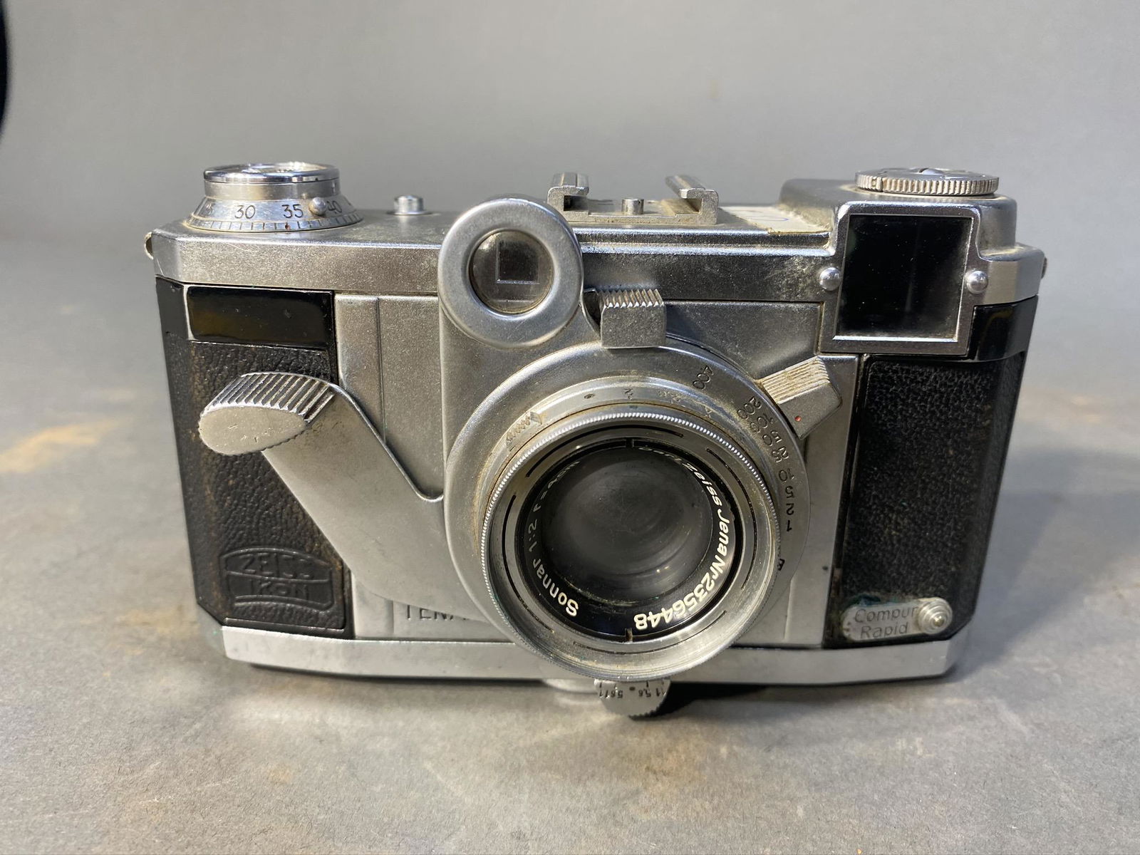 Zeiss Ikon Tenax II Vintage Camera: Zeiss Ikon Tenax II Vintage Camera. Carl Zeiss Jena lens. Free pickup or we'll drop at our shipper for a $3 drop off fee.