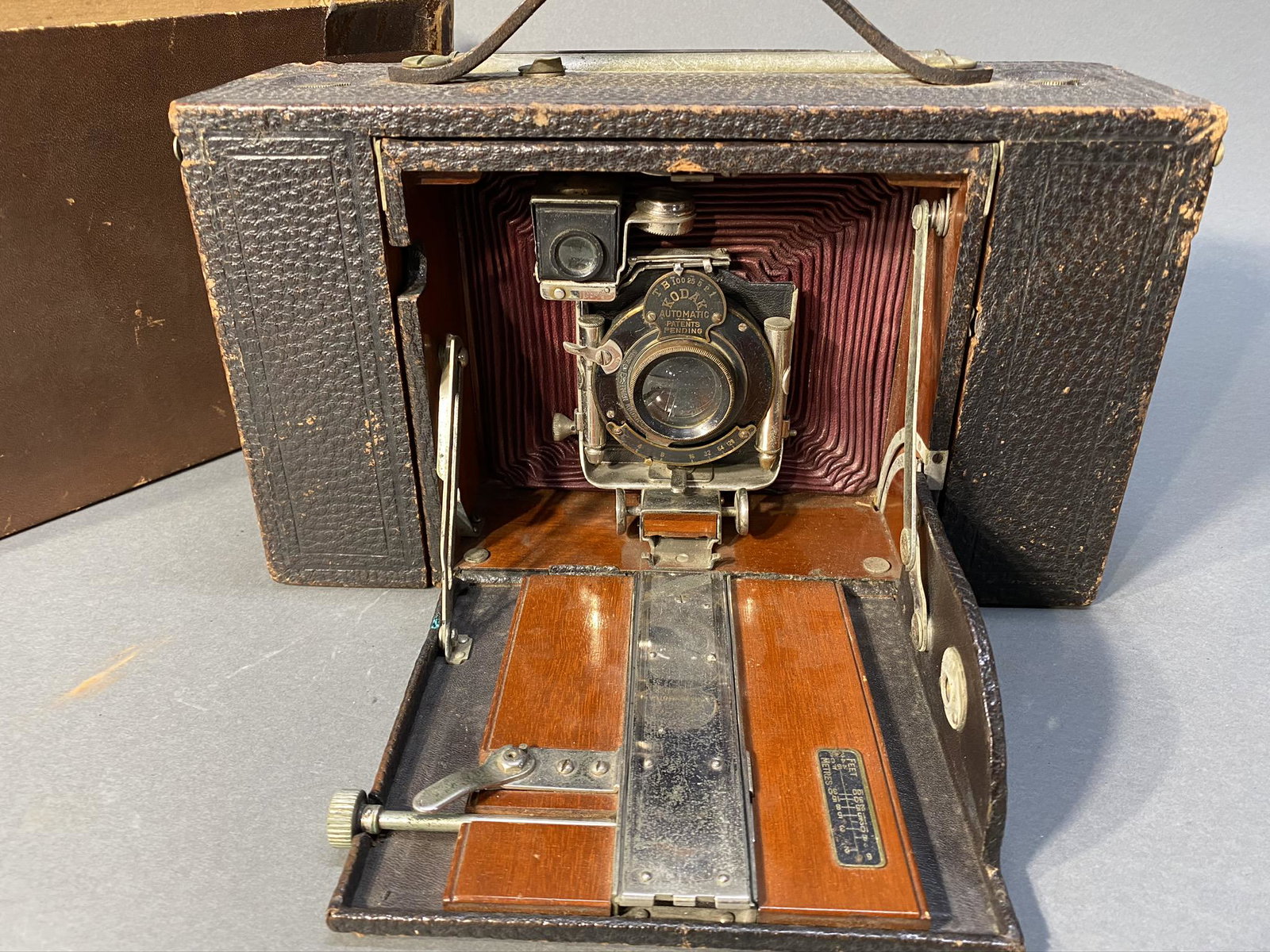 Antique Kodak Screen Focus Camera Red Bellows: Antique Kodak Screen Focus Camera Red Bellows. 10" x 5.75" x 3.75" Free pickup or we'll drop at our shipper for a $3 drop off fee.