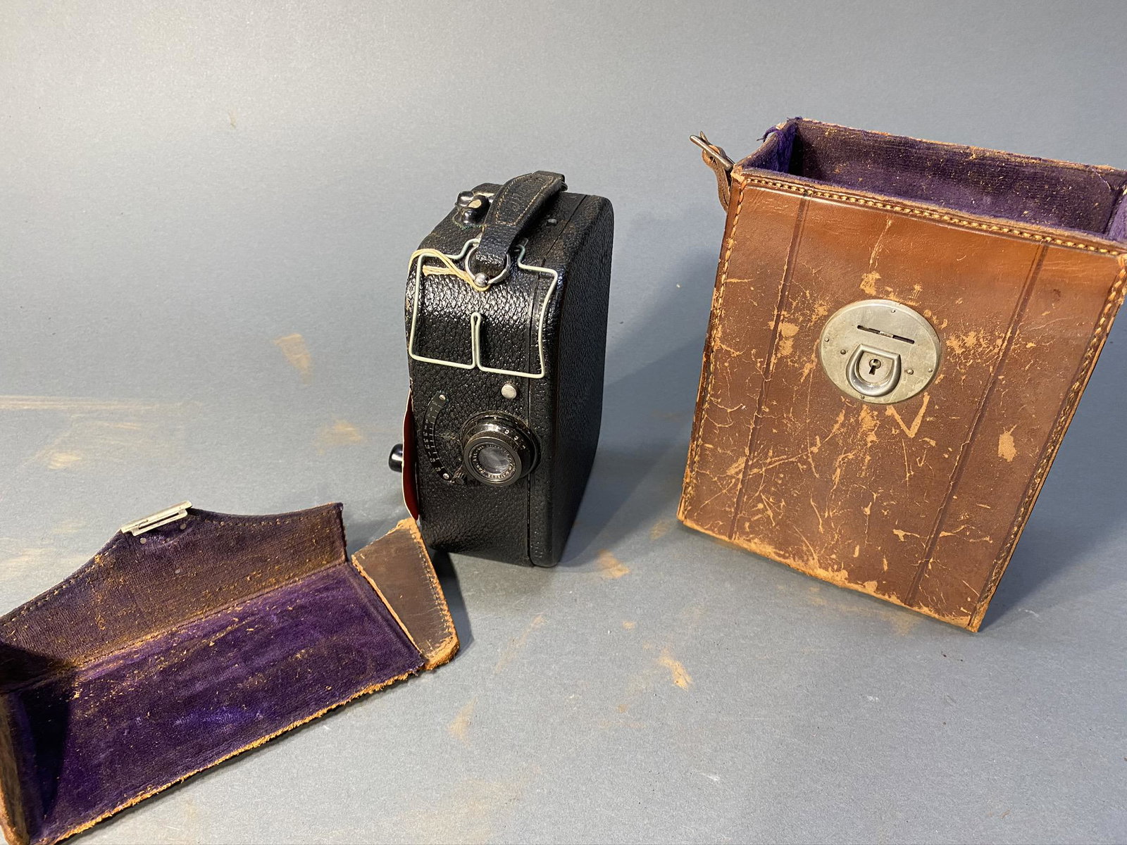 Antique Kinamo 35mm Movie Camera c. 1922: Antique Kinamo 35mm Movie Camera c. 1922. By Ica. 5.75" high x 4" wide x 2" deep. Free pickup or we'll drop at our shipper for a $3 drop off fee.