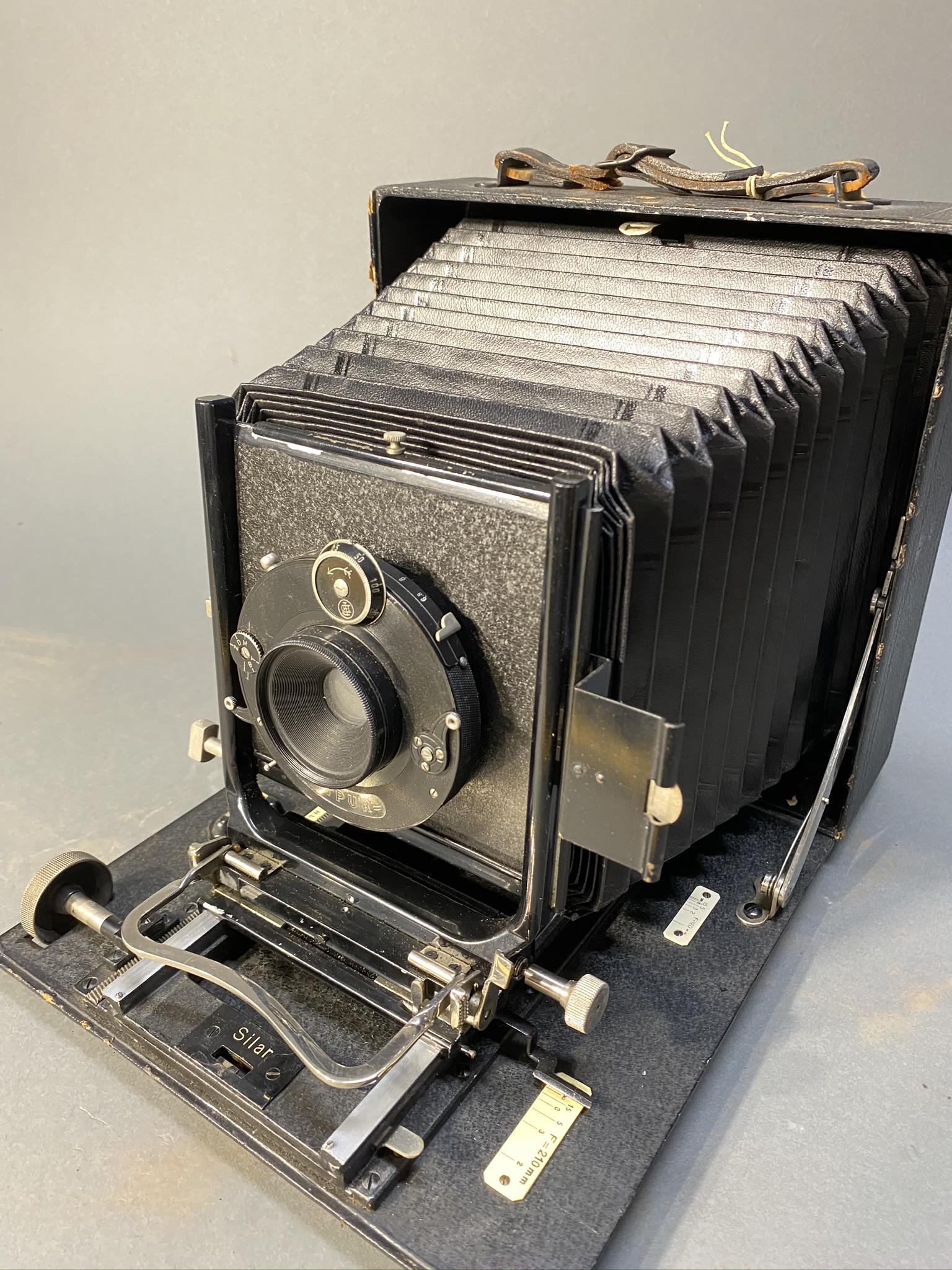 Porst and Meyer Silar Camera w/Compur Shutter 6.8 lens: Porst and Meyer Silar Camera w/Compur Shutter 6.8 lens Double Extension. 11" long when folded out. 8.5" high x 8.5" wide. Free pickup or we'll drop at our shipper for a $3 drop off fee.