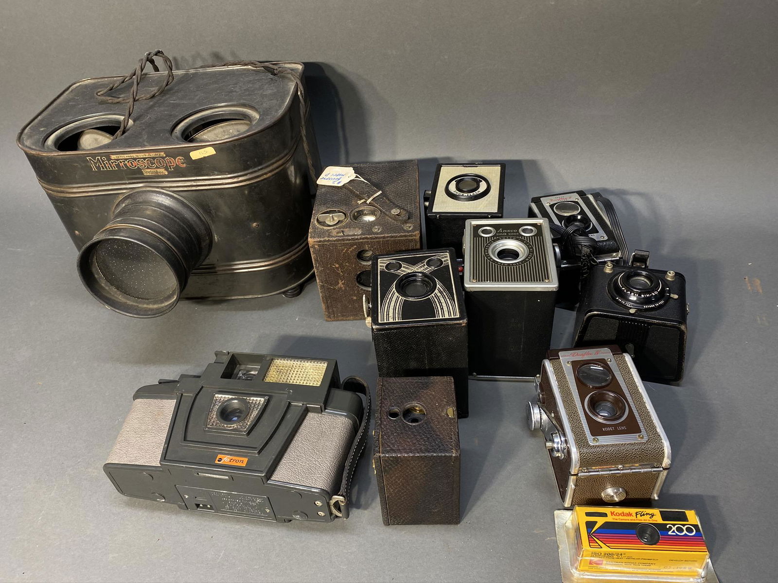 Group lot of Vintage Cameras, Mirrorscope Projector: Group lot of Vintage Cameras, Mirrorscope Projector. Free pickup or we'll drop at our shipper for a $3 drop off fee.