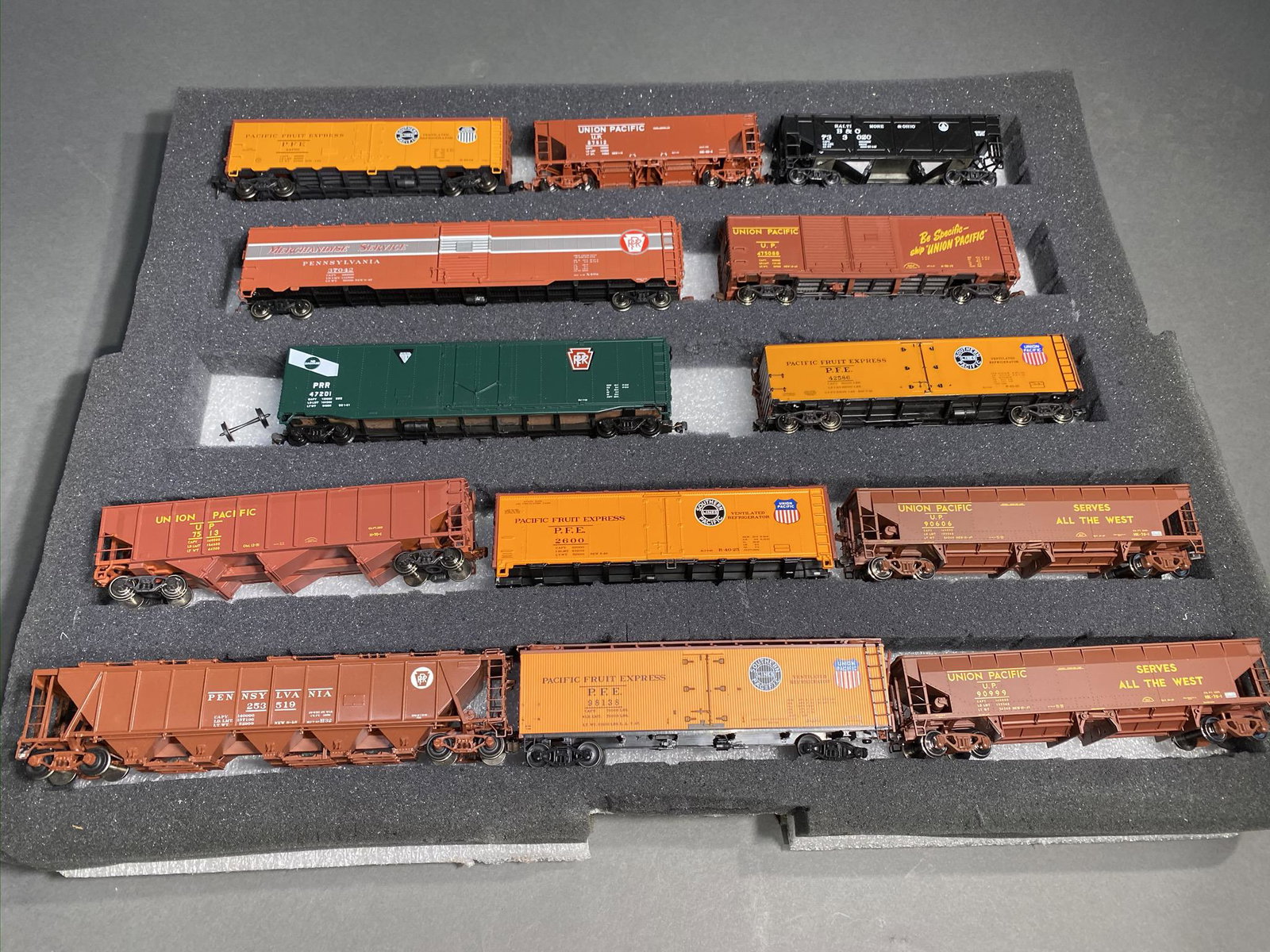 Group lot of HO Box Cars, Hoppers.: Group lot of HO Box Cars, Hoppers. Unused condition. Includes Marklin. There are a couple of metal cars, which I have pointed to. The pickup window for the sale is Jan 15 between 10 am and 4 pm in Wor