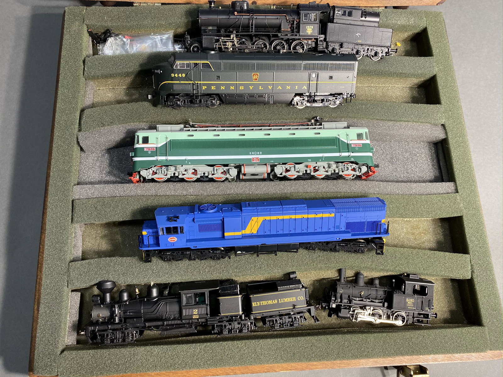 Group of 6 HO Locomotives and more.: Group of 6 HO Locomotives and more. Unused condition. 6 HO Locomotives, plus two attached tenders. ROCO Austria, Life Like, Lima Italy, Bachmann, Liliput. The pickup window for the sale is Jan 15 betw