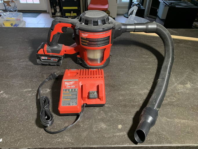 Milwaukee Compact Vacuum With Battery & Charger.