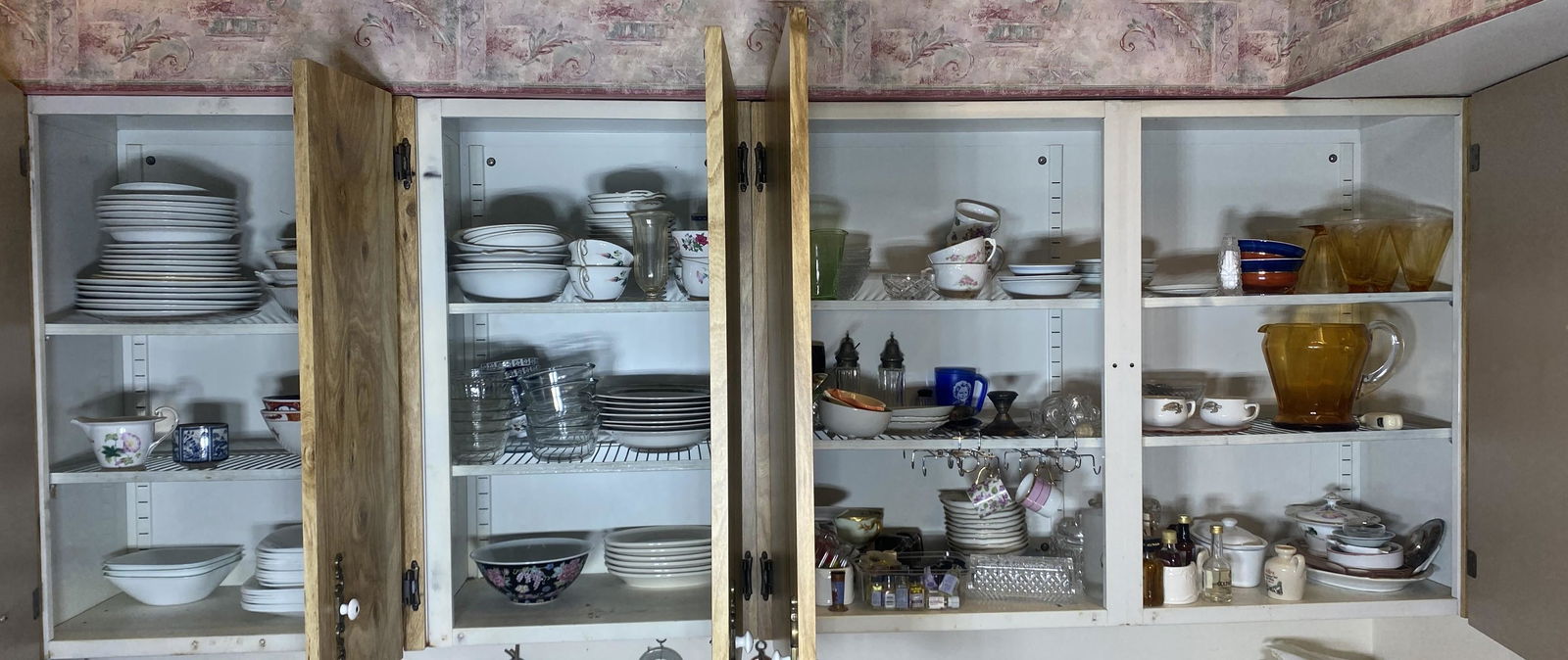 Cupboard Contents Lot - Vintage Glass, China. (1 of 20)