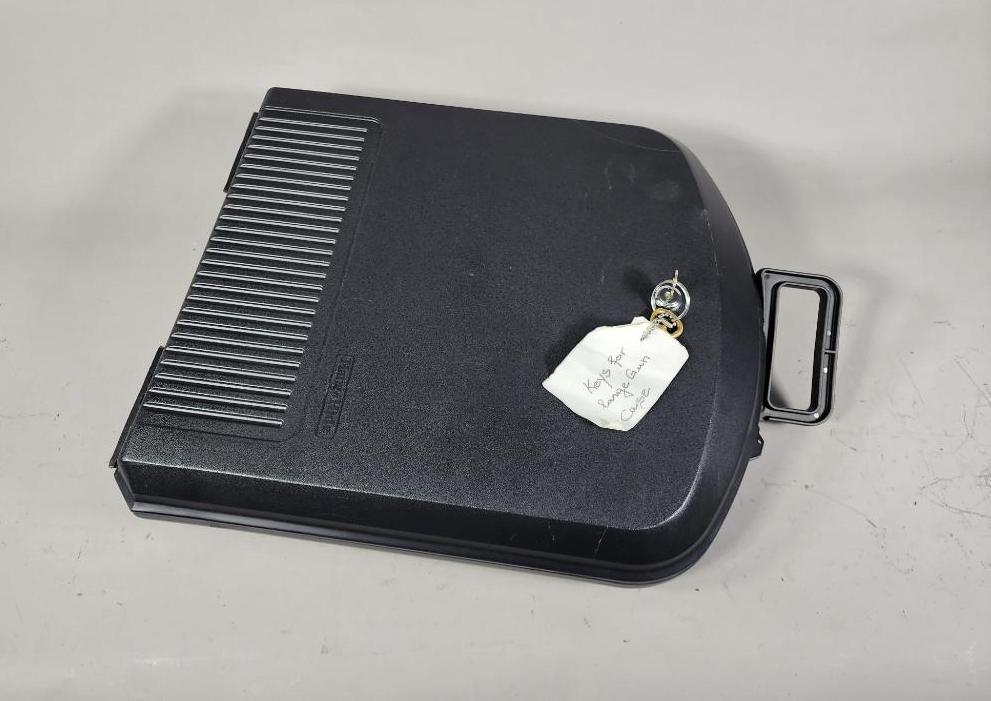 2 Pistol Gun Case with Handle, Lock, Key: 2 Pistol Gun Case with Handle, Lock, Key. In-house shipping available. Pickup is Monday, March 13th from 11am to 6pm in Carroll, Ohio 43112 or we will provide in-house shipping for this item. For Ohio