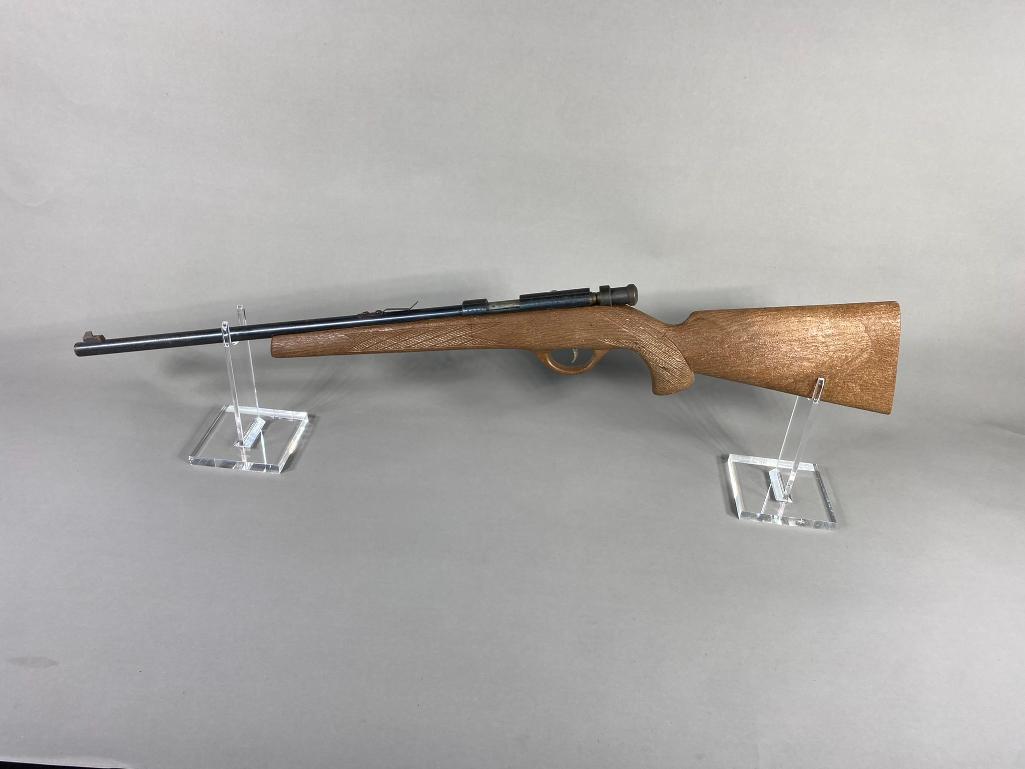 Taiyo R6-22 Rifle in 22 Cal: BRAND: TAIYO SERIAL: 2047 CALIBER/GAUGE: 22 LR MODEL: R6-22 CONDITION: Cracked Stock BACKGROUND CHECK: Yes OTHER INFO: 34 1/2 inches Overall Length SHIPPING: In-house shipping available. Pickup is Mon