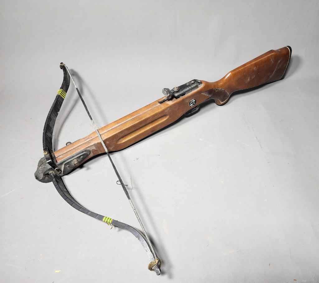 Vintage Barnett Wildcat Crossbow: SHIPPING: In-house shipping available. Pickup is Monday, June 5 from 2 pm to 7 pm and Tuesday, June 6 from Noon to 5 pm in Carroll, Ohio 43112 or we will provide in-house shipping for this item. Sales