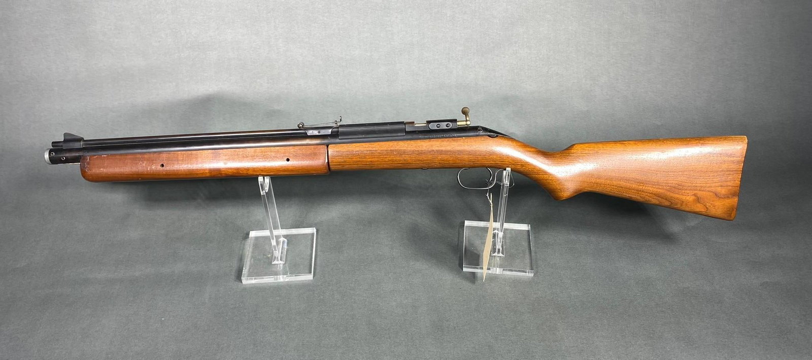 Vintage Blue Streak Air Gun by Sheridan Products: BRAND: Sheridan Products MODEL: Blue Streak CALIBER/GAUGE: 5 mm CONDITION: Good SIZE: 37" ***AN ATF BACKGROUND CHECK IS NOT REQUIRED, AND THIS CAN BE SHIPPED DIRECT TO YOU*** PICKUP/SHIPPING INFO: In-