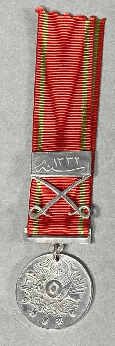 WWI TURKISH LIYAKAT MEDAL OF MERIT - TURKEY: World War One Turkish Liyakat medal. Issued in 1890,this was the main military medal of the Ottoman Empire. The crossed sabers indicate WWI issue. In-house shipping is available. Pickup is Thursday, O