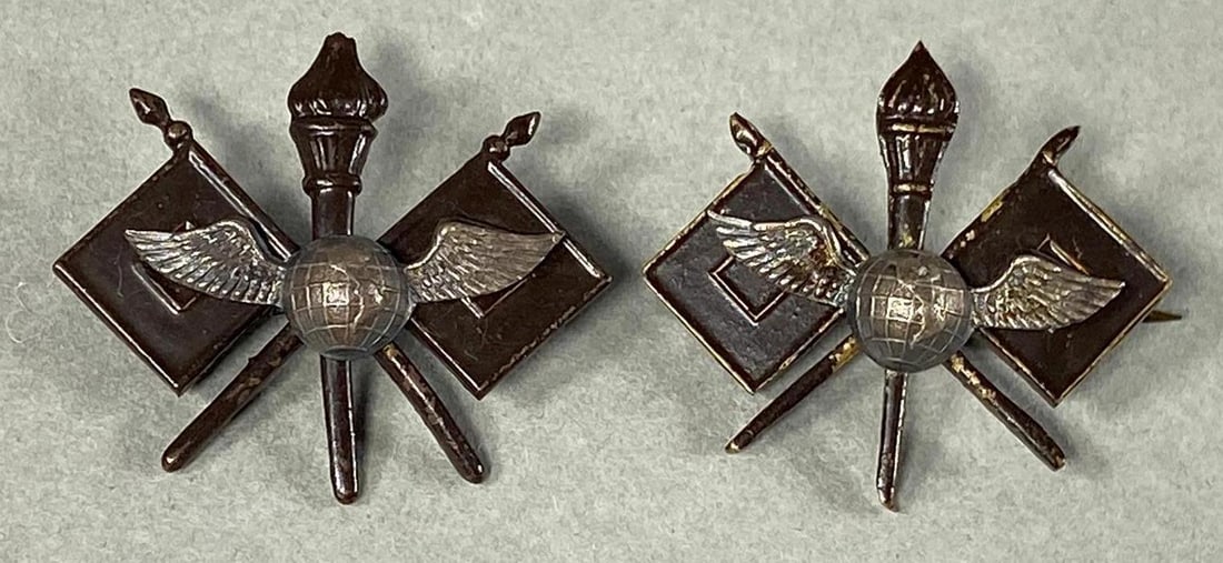 WWI U.S. ARMY AIR SERVICE SIGNAL CORPS INSIGNIA: Matching pair of World War One United States Army Air Service (USAAS) Signal Corps collar insignia. The wing and globe center devices are separately applied to the crossed signal flags.The pin back at