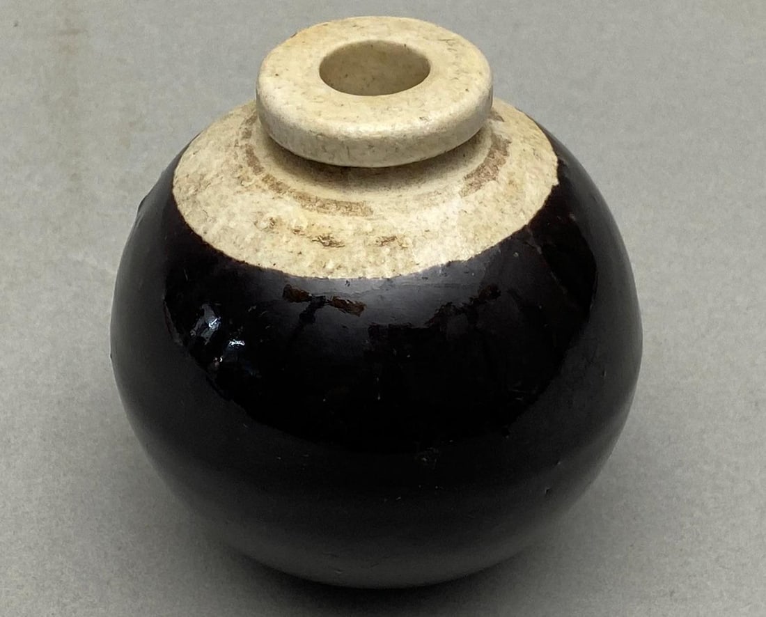 WWII JAPANESE LAST DITCH TYPE 4 HAND GRENADE: World War Two Japanese "Last Ditch" Type 4 ceramic hand grenade. Brown glazed body. There is a chip along the top edge. In-house shipping is available. Pickup is Thursday, Oct. 19 and Friday Oct. 20 f