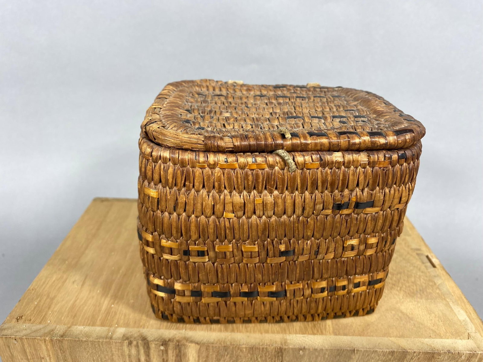 Woven Native American Lidded Box or Basket Small Size: Woven Native American Lidded Box or Basket Small Size. 5" wide x 4.75" high x 4" deep. Our in-house shipping is available. Pickup is Thursday, November 2nd from 10am to 4pm in Cincinnati, Ohio 45230. 
