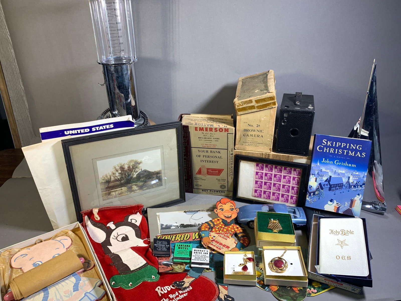 Collectable Vintage Items - Rudolph Stockings, Plastic Gas Pump Shot Dispenser etc. (1 of 20)
