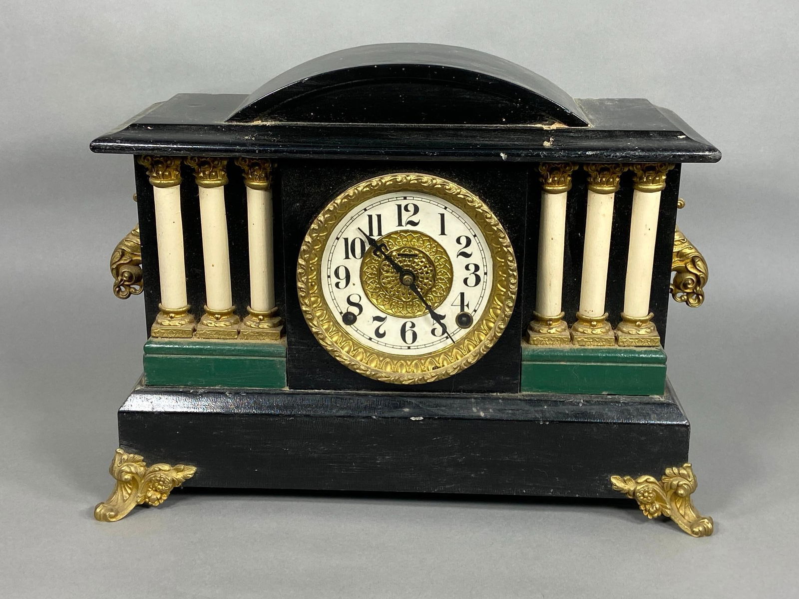 Antique Shelf or Mantle Clock. (1 of 10)