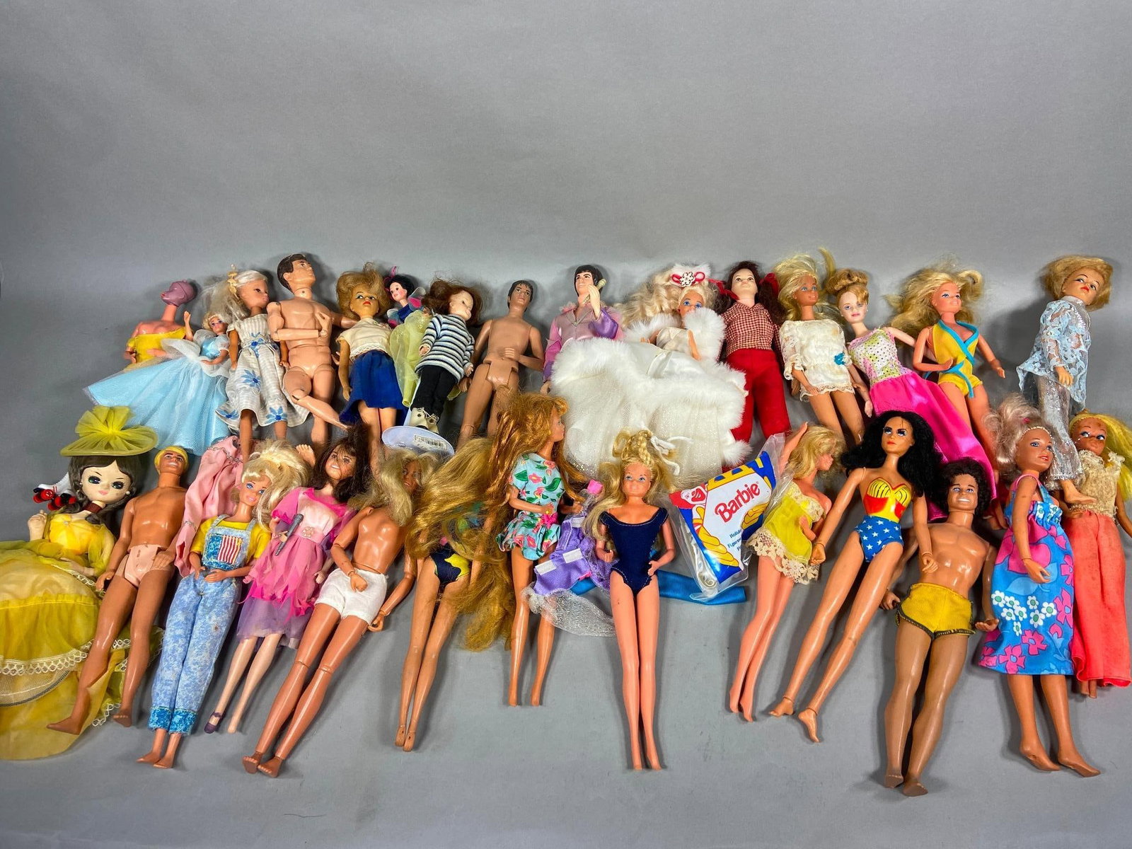 Vintage Barbie Dolls and More.: Vintage Barbie Dolls and More. In-house shipping is available. Pickup is Monday, December 18th from 12pm to 6pm and Tuesday, December 19th from 11am to 3pm in Carroll, Ohio 43112 or we will provide in