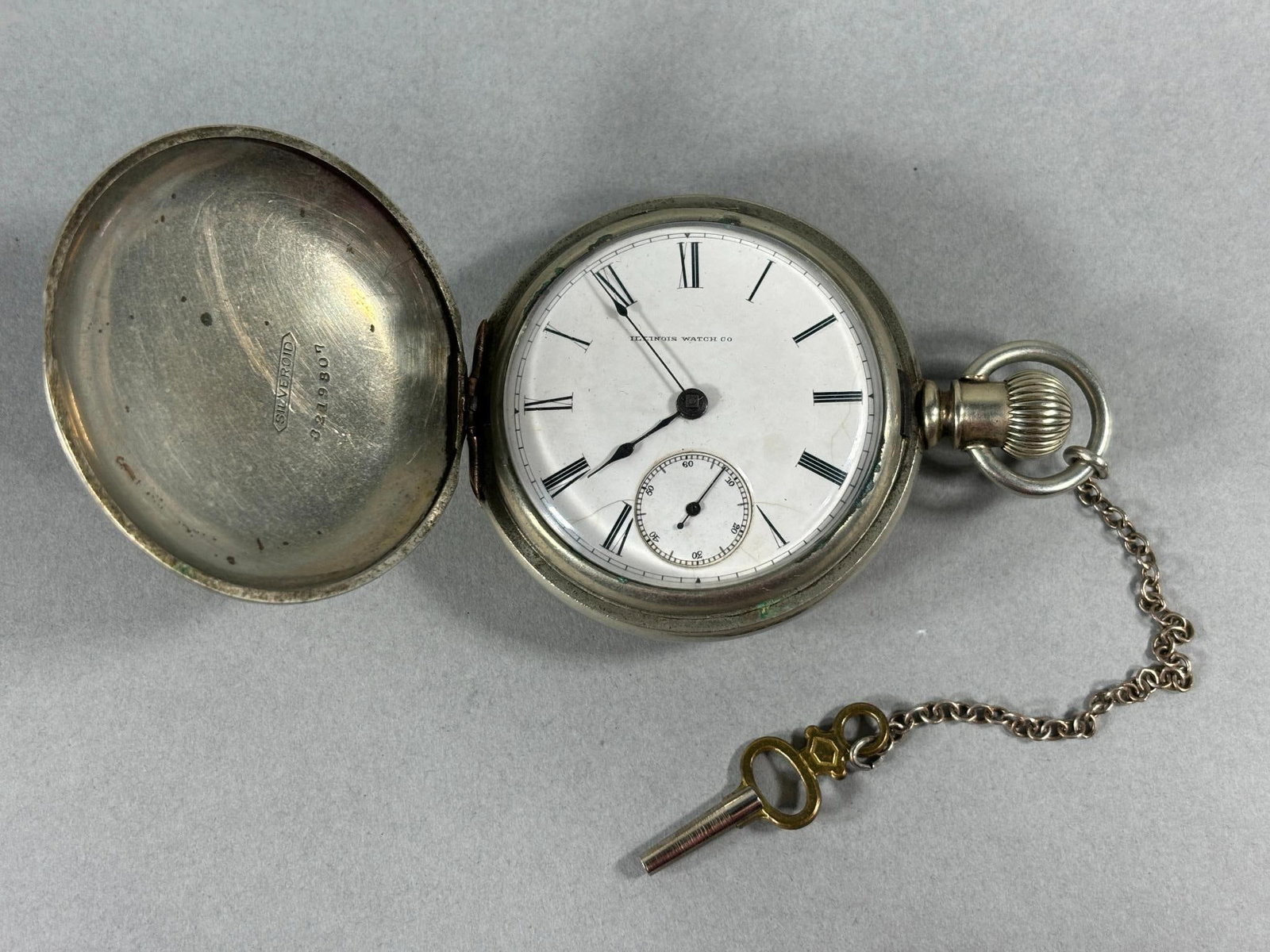 Antique Key Wind Illinois Pocket Watch Runs 18s 11J Grade 2: Antique Key Wind Illinois Pocket Watch Runs 18s 11J Grade 2. To see up to 100 photos of this lot, please find this sale on LiveAuctioneers. In-house shipping is available. Pickup is Friday, April 5th 