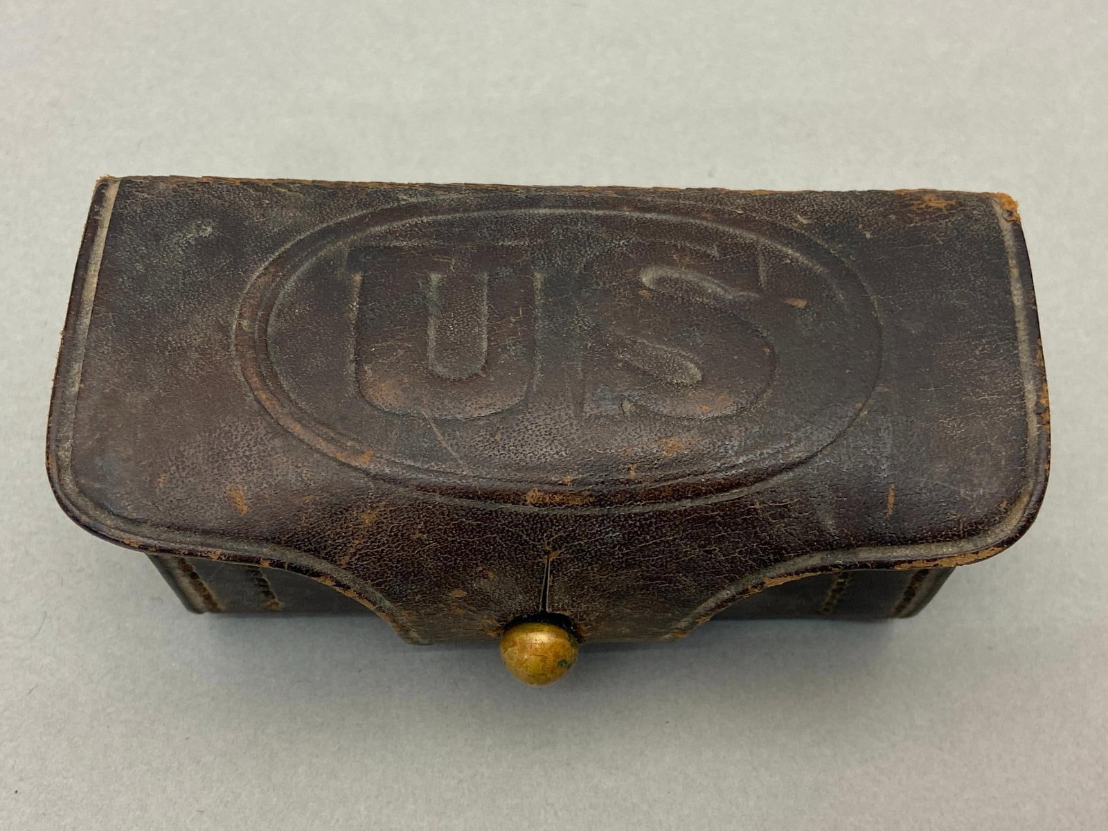 SPAN-AM WAR EARLY M 1896 REVOLVER CARTRIDGE BOX: Spanish American War pistol cartridge box for the .38 cal Colt revolver. While this example does have a wooden cartridge insert, it appears to be an earlier box made pre 1903 as it is not brown russet