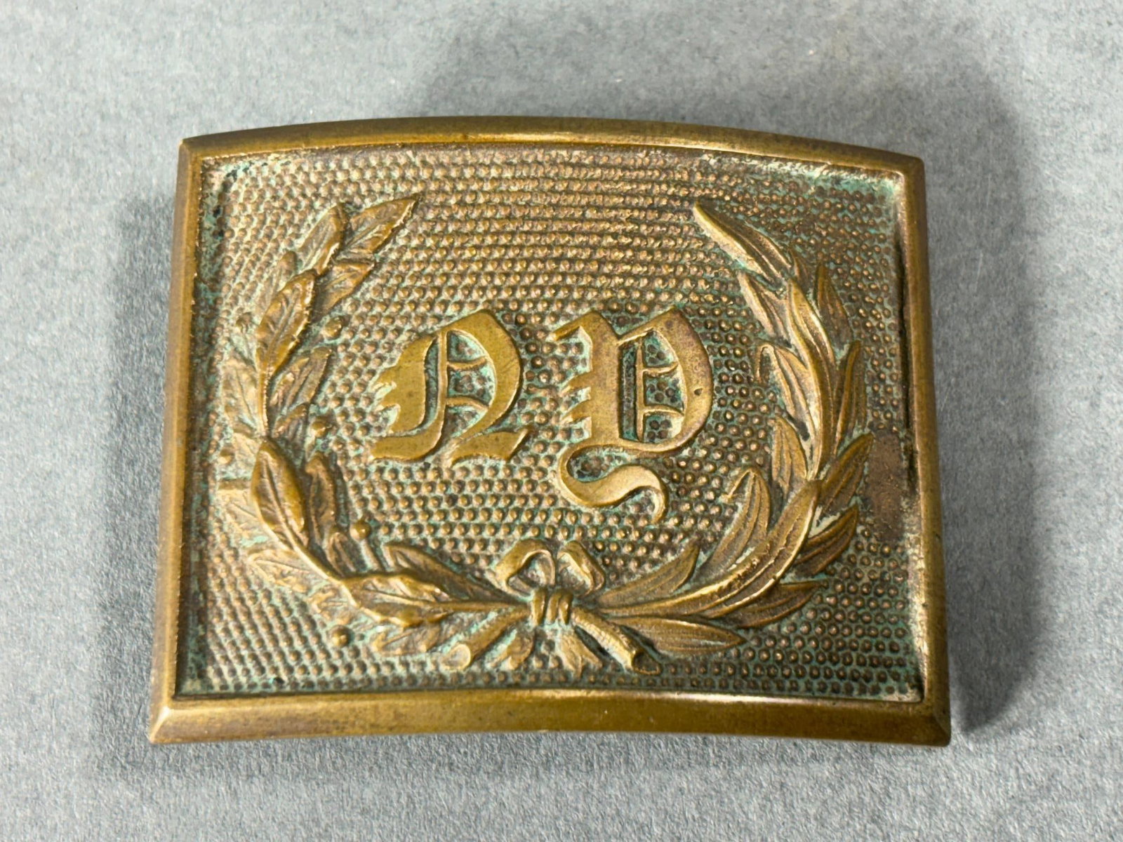 INDIAN WAR - SPAN-AM NEW YORK MILITIA BELT PLATE: Post Civil War New York Officer's Militia belt plate. Brass consruction in excellent, untouched condition. Measures 2.5" x 2". In-house shipping is available. Pickup is Monday, April 29th from 11 am t