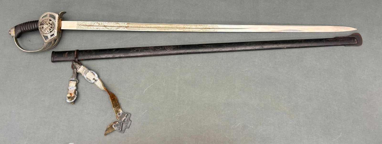 IMPERIAL- WWI PRUSSIAN SWORD ETCHED 7TH UHLAN REGIMENT WWI: World War One WWI - Imperial German - Prussian M1889 cavalry sword beautifully etched to the Uhlan Regiment Grand Duke Friedrich of Baden (Rheinisches) No. 7. The obverse side of the blade is etched "