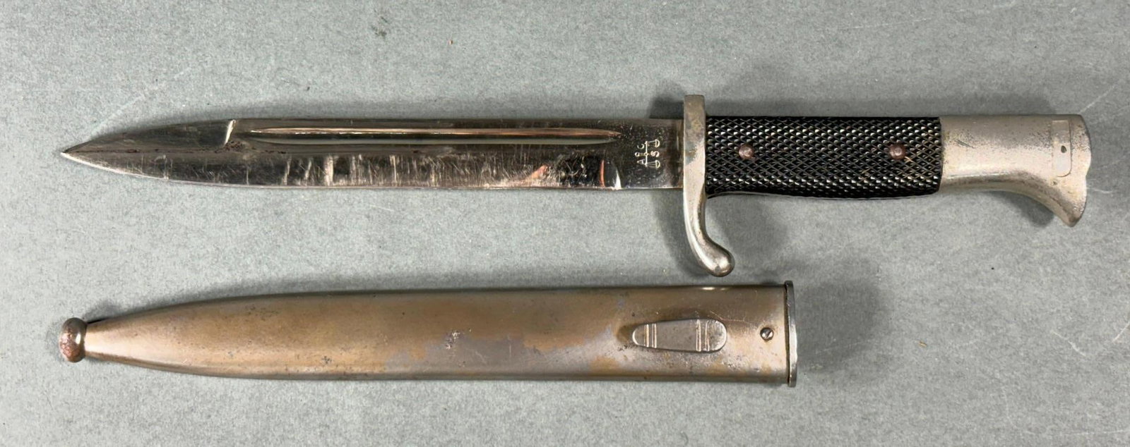 WWII NAZI GERMAN K98 DRESS BAYONET.WITH SCABBARD: World War Two German K98 dress bayonet and scabbard. The bayonet was made by Alexander Coppel (ALCOSO) in Solingen. The firms trademark, a set of scales with the letters A C S, is stamped on the ricas