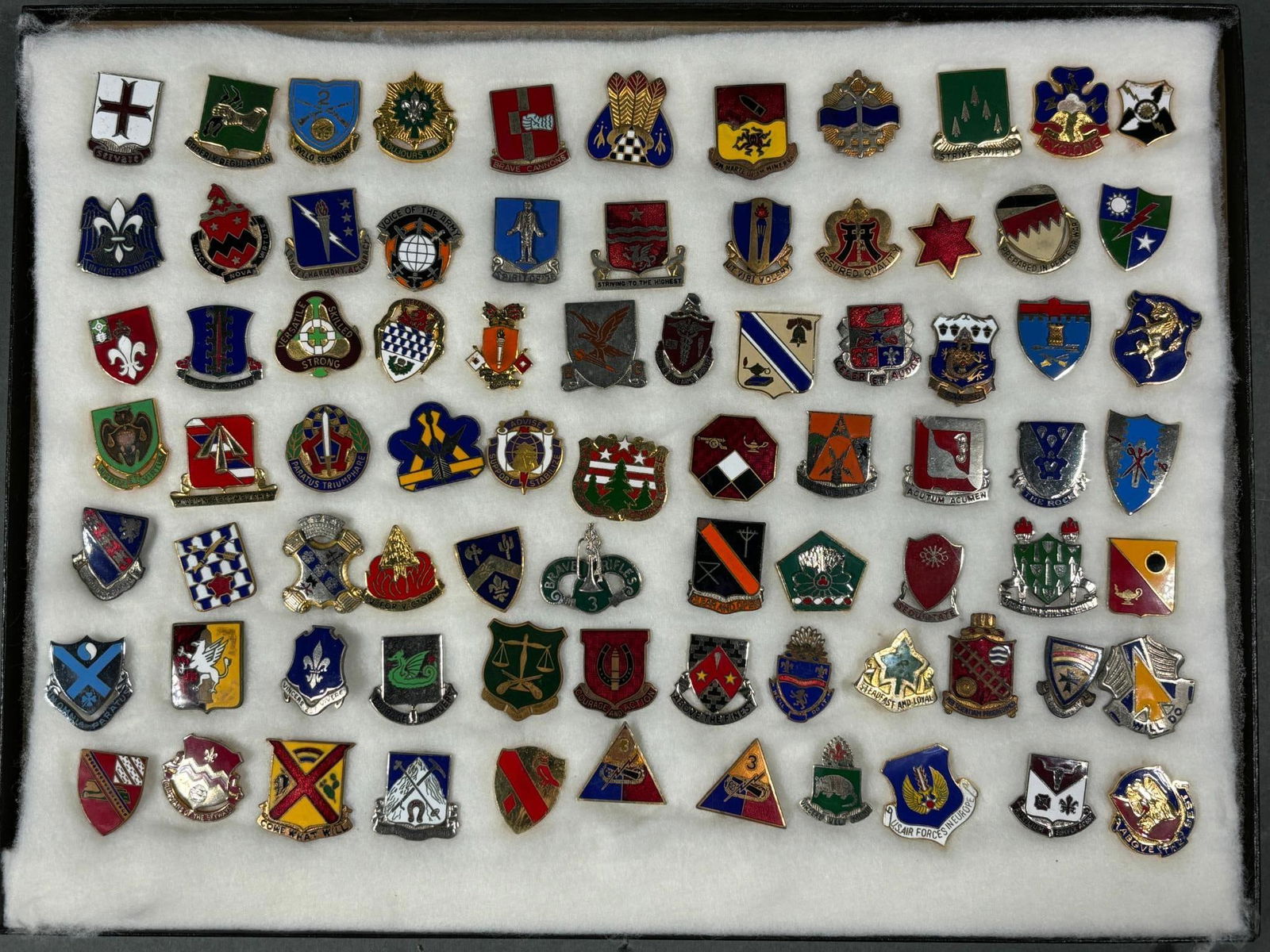 WWII & POST US DI LOT 79 SCREW, PIN & CLUTCH BACK: World War Two & post war distinctive unit insignia (DUI - DI). 79 DI's include 3 screw back, 12 pin back, and 64 clutch back devices. All pin back and one screw back still retain the attachment device