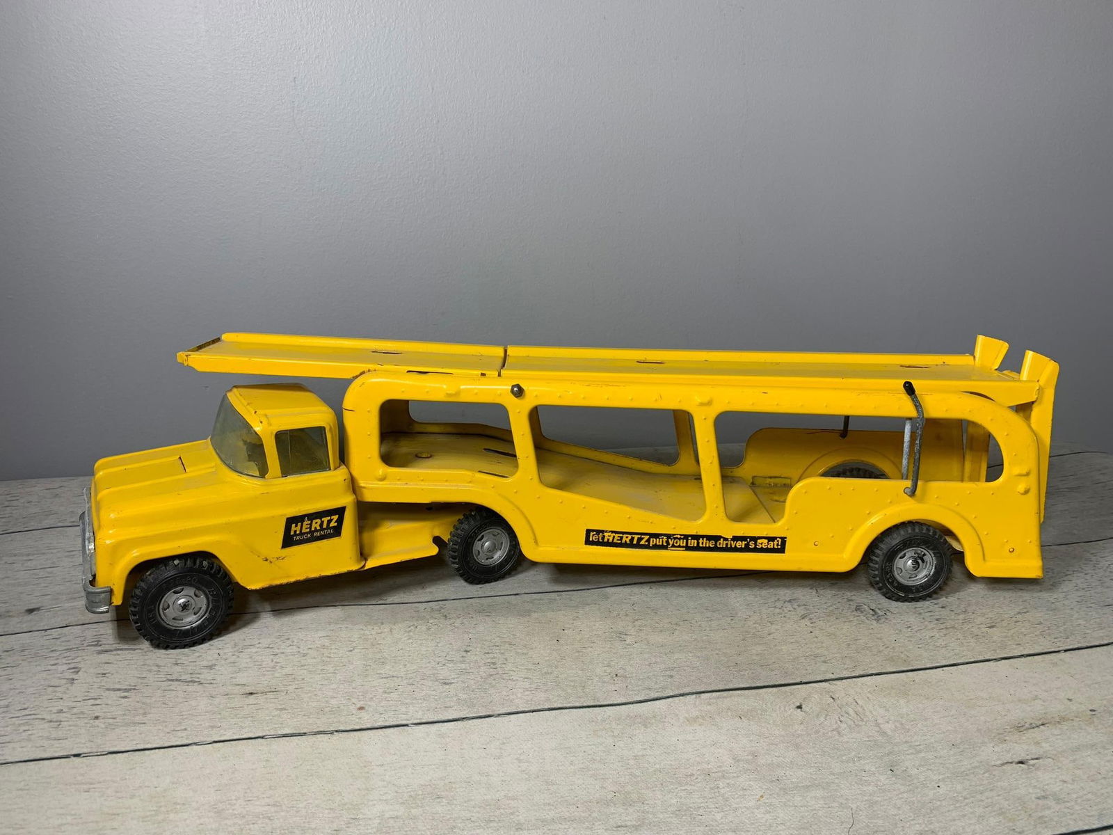Vintage 1960's Buddy-L Hertz Truck Rental Car Carrier Toy: Good condition with working ramp. See photos. In-house shipping is available. Pickup is Tuesday, June 4th from 1 pm to 7 pm and Wednesday, June 5 from 11 am to 3 pm at our offices in Carroll, OH 43112