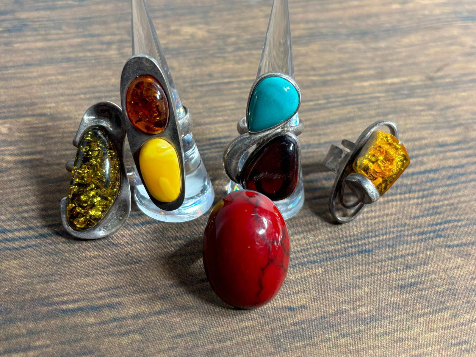5 Retro vintage Sterling Silver Rings 77.9 Grams Total: 2 adjustable, the others are size 8 1/2, 8 and 7. In-house shipping is available. Pickup is Friday, August 9th from 11 am to 7 pm at our offices in Carroll, OH 43112 or we will provide in-house shippi