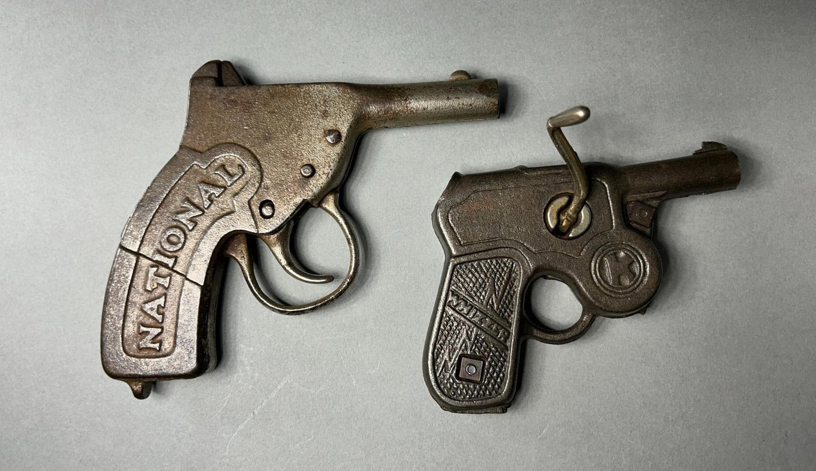 1930 Kilgore Whizzer Cap Pistol & National Cast Iron Cap Pistol: Vintage toy cast iron cap pistol lot. 1. 1930 Kilgore Whizzer cast iron roll cap pistol. Gun is a machine gun crank action. Approximately 4-1/8 inches long. The crank mechanism is in excellent working